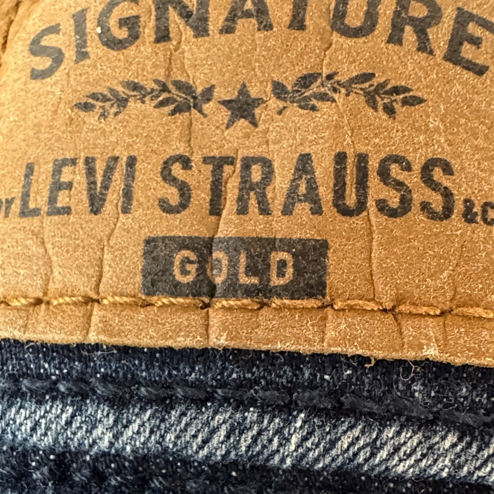 Signature by Levi Strauss Blue Denim with Tan Label - Picture 3 of 7